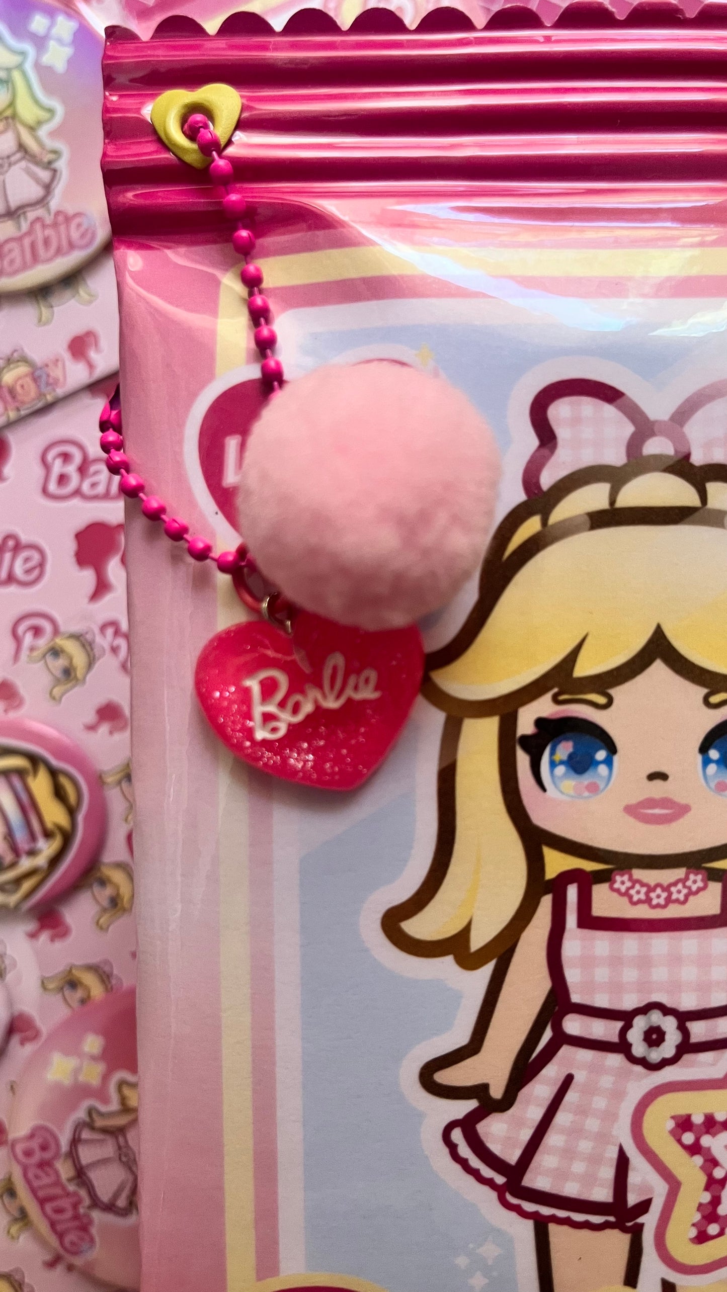 Sobre de productos de Barbie