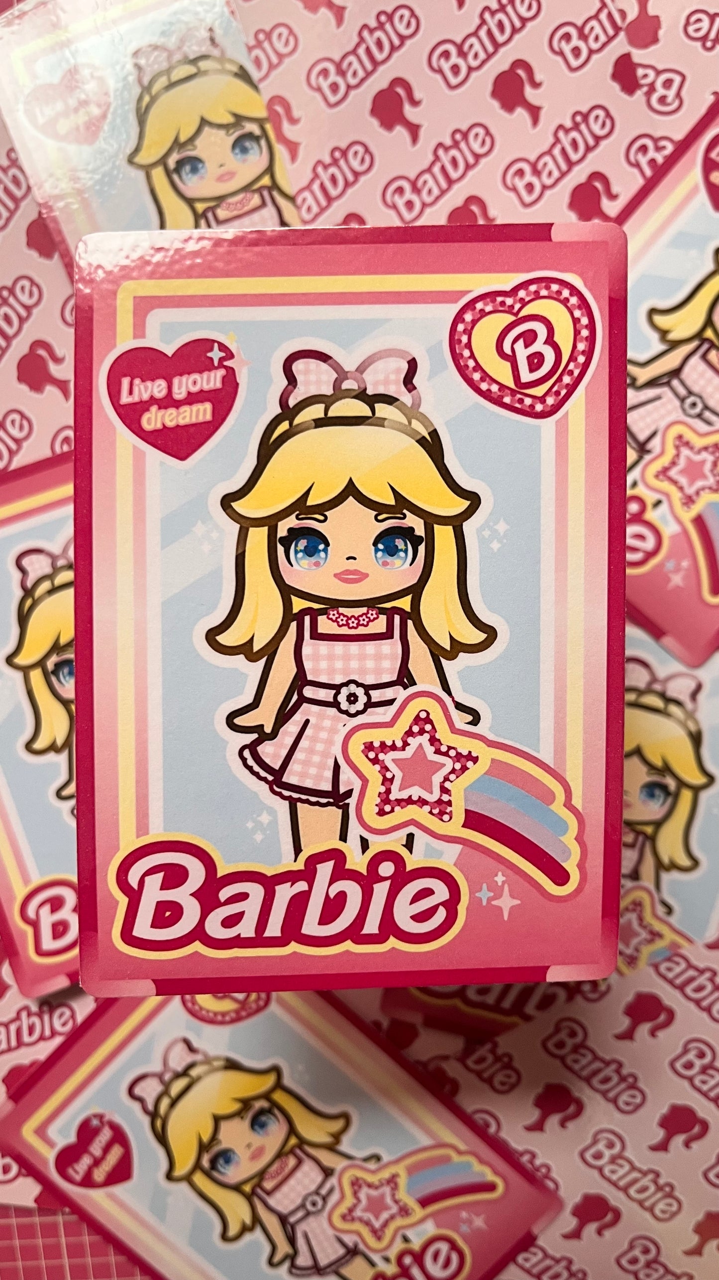 Sobre de productos de Barbie