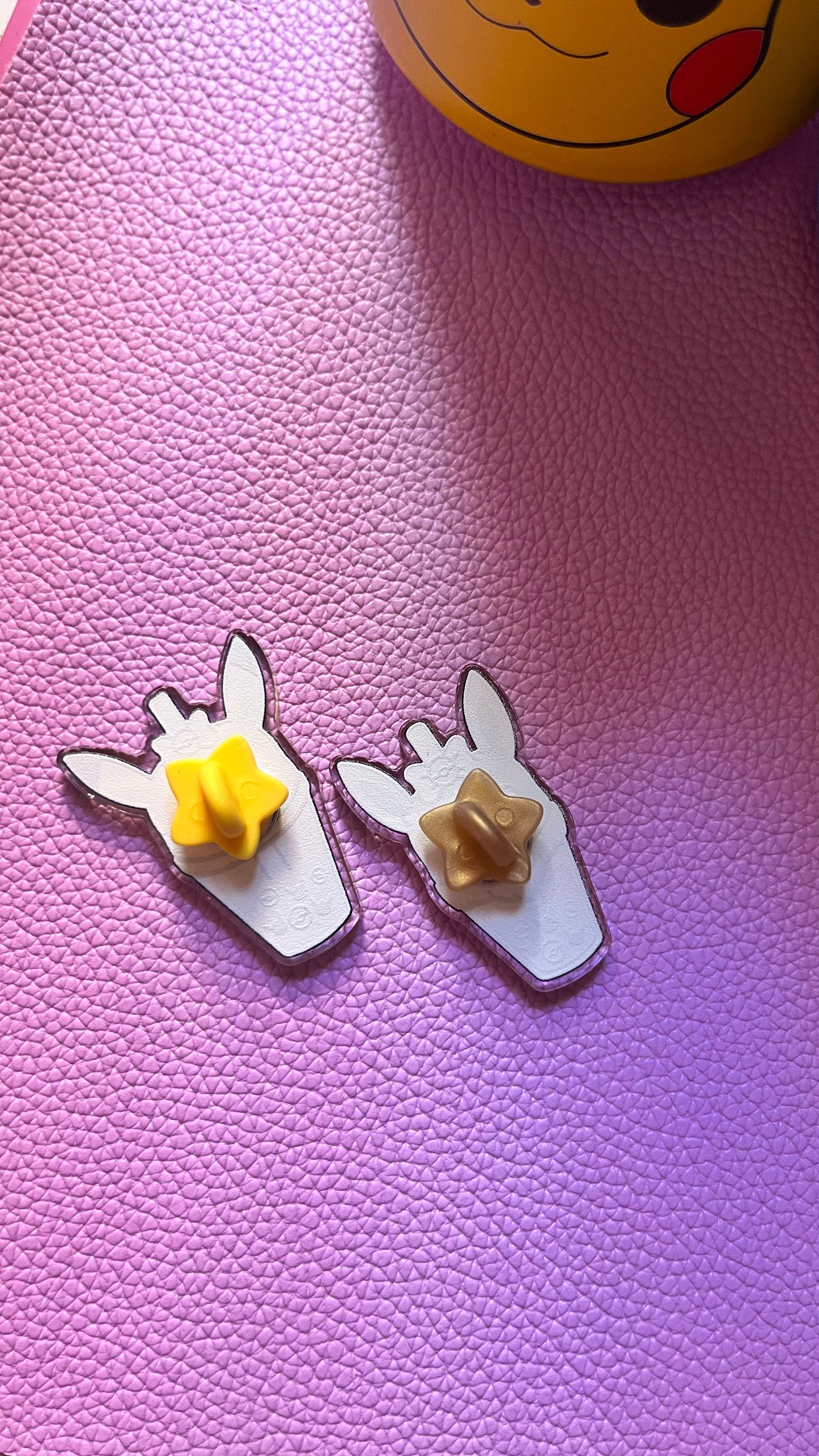 Pin acrílico Pikachu y Eevee
