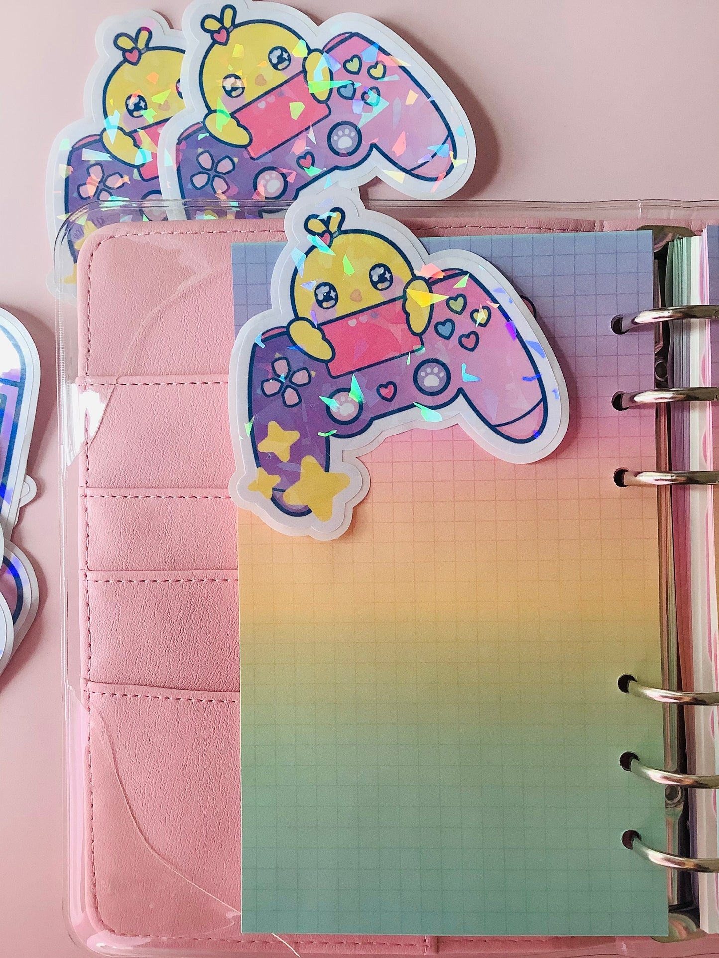 Pegatina holográfica de pollito con mando